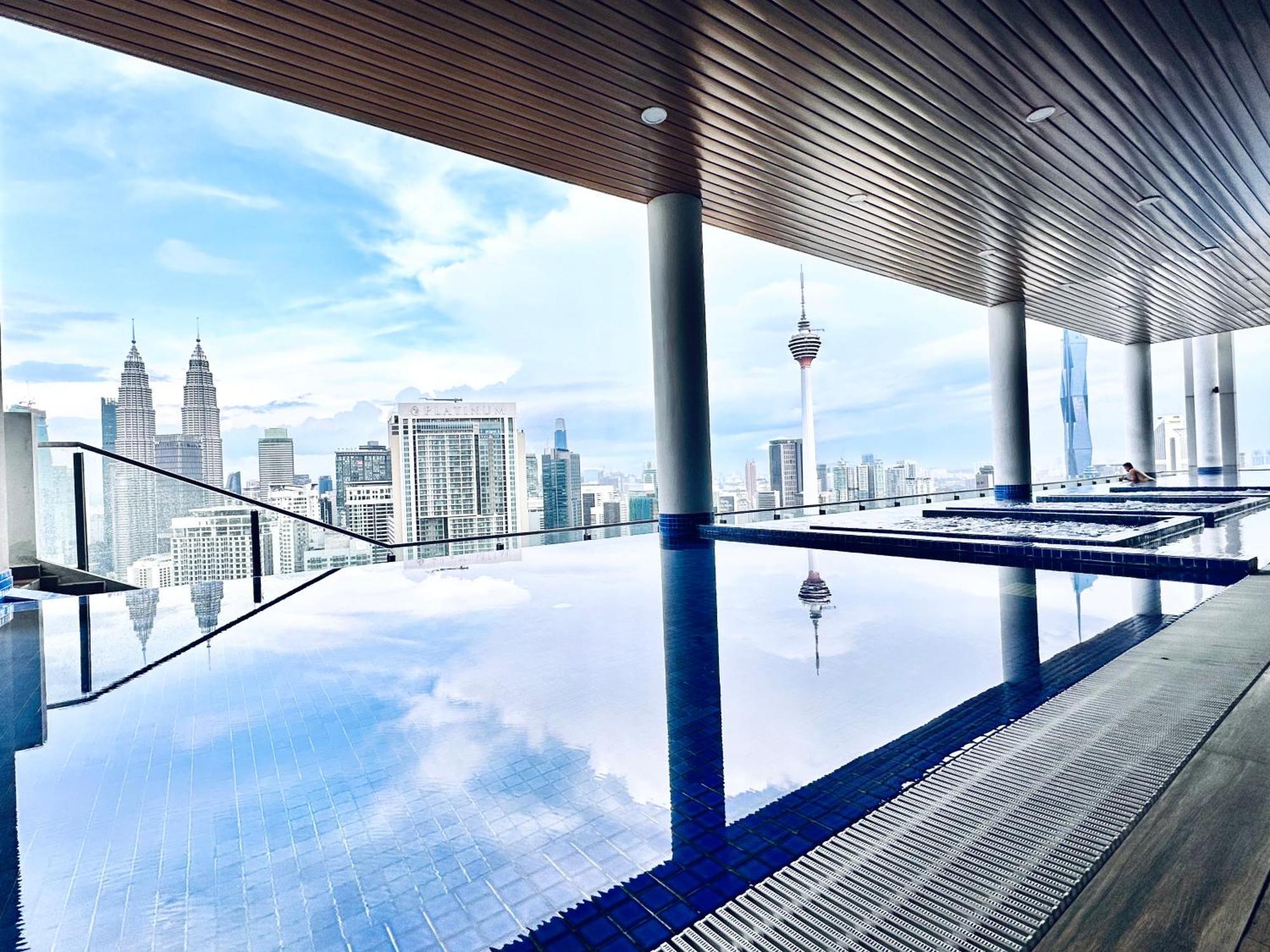 The Luxe Suites Klcc By Cozy Stay Куала-Лумпур Экстерьер фото
