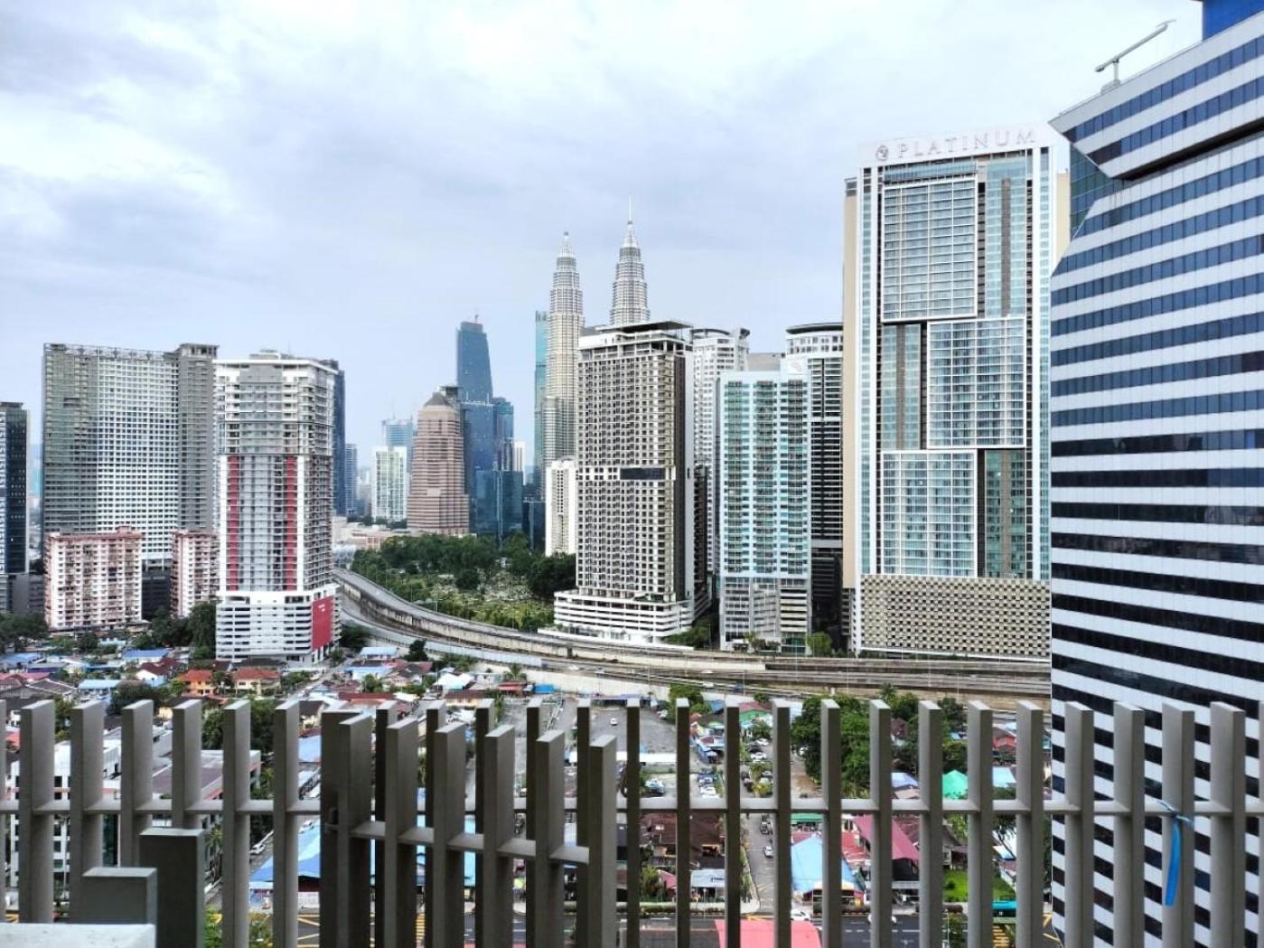 The Luxe Suites Klcc By Cozy Stay Куала-Лумпур Экстерьер фото